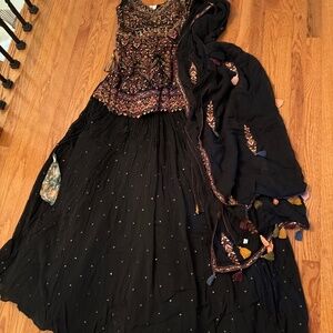 LEHENGA CHOLI.  AUTHENTIC INDIAN DRESS  NWT